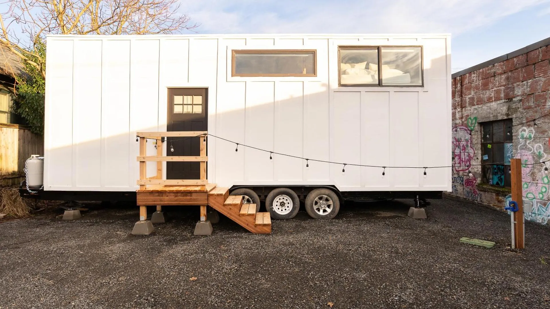 Stay Portland - The Graffiti Alley Tiny House - Food, Art & Beer