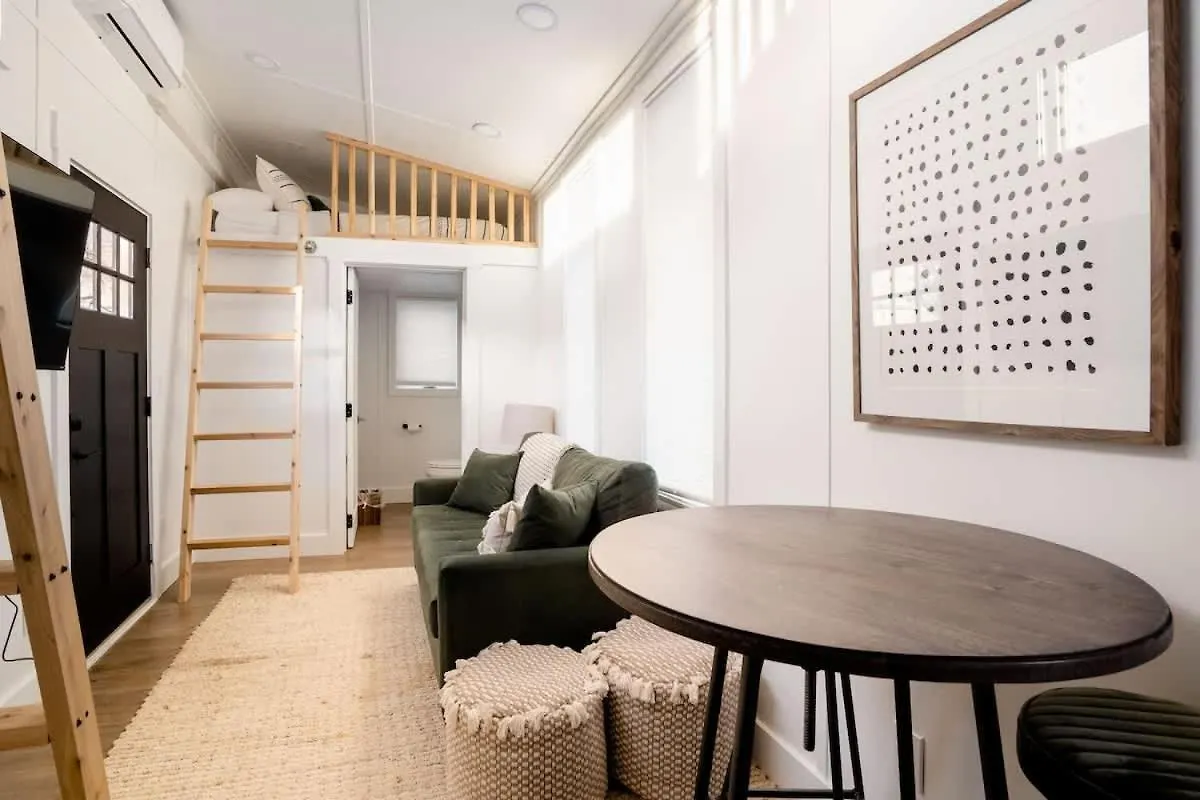 Stay Portland - The Graffiti Alley Tiny House - Food, Art & Beer Apartment