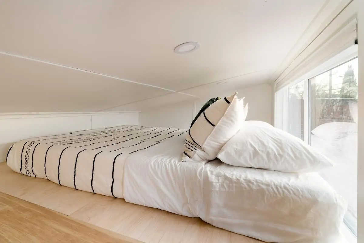 Apartment Stay Portland - The Graffiti Alley Tiny House - Food, Art & Beer