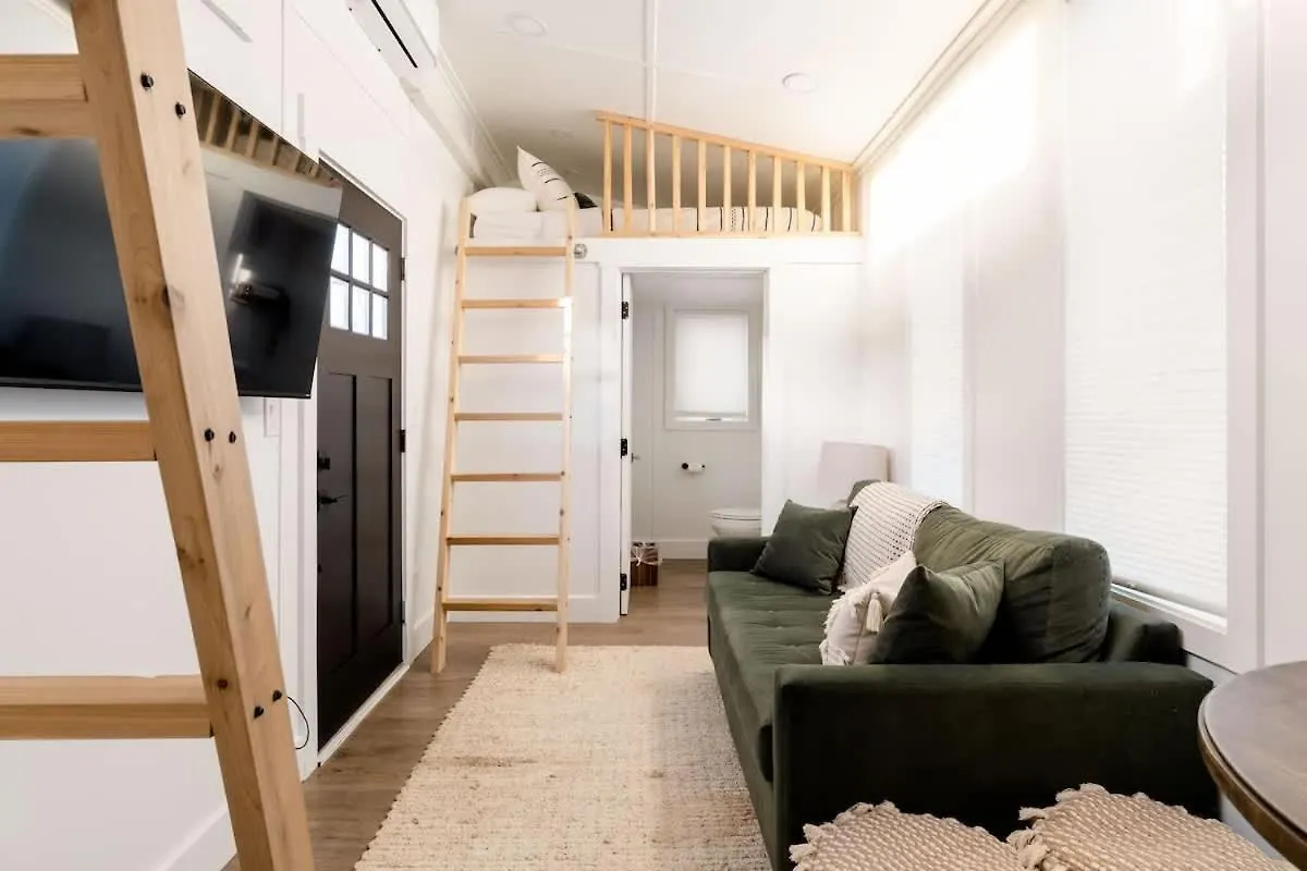 Stay Portland - The Graffiti Alley Tiny House - Food, Art & Beer