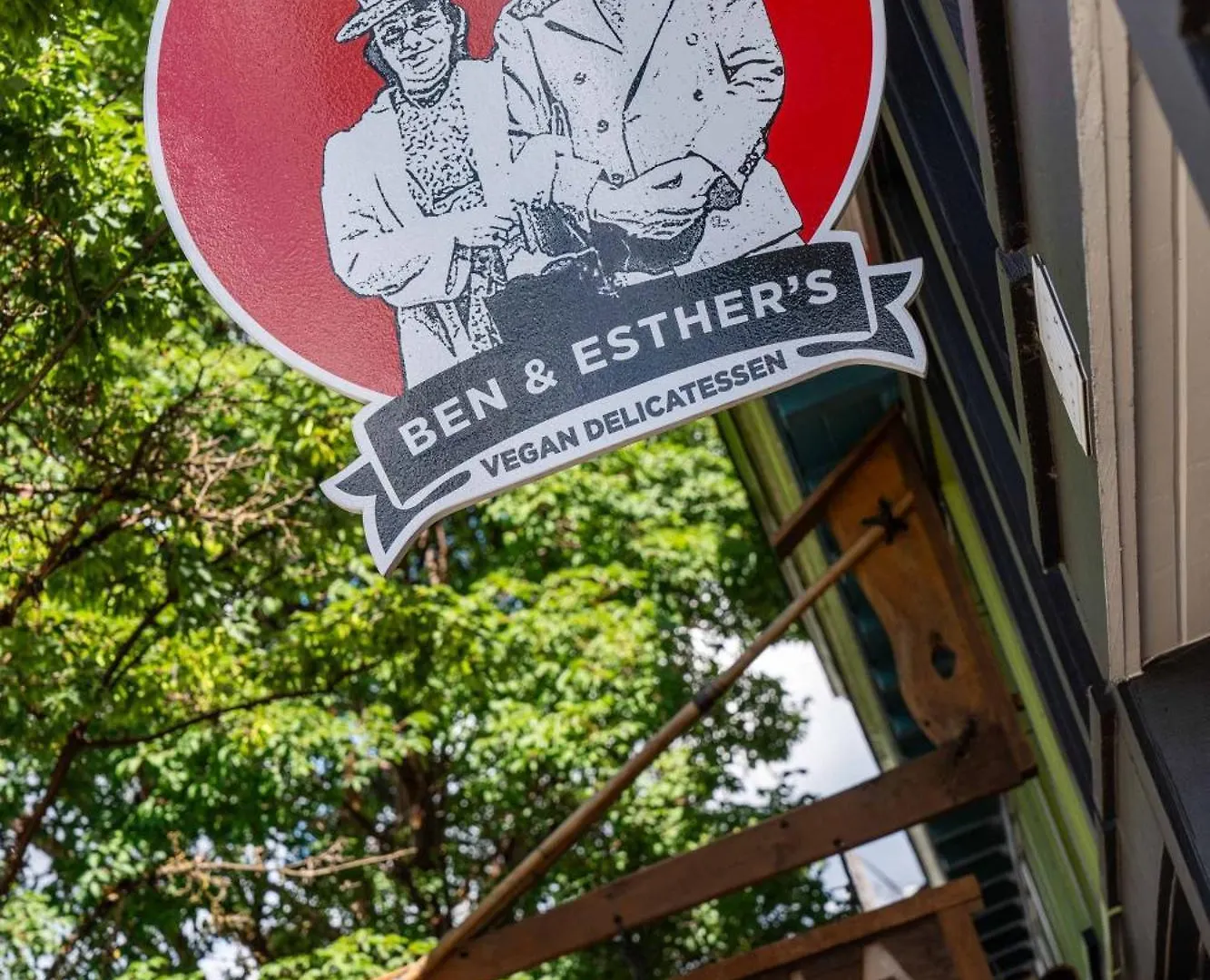 Stay Portland - The Graffiti Alley Tiny House - Food, Art & Beer