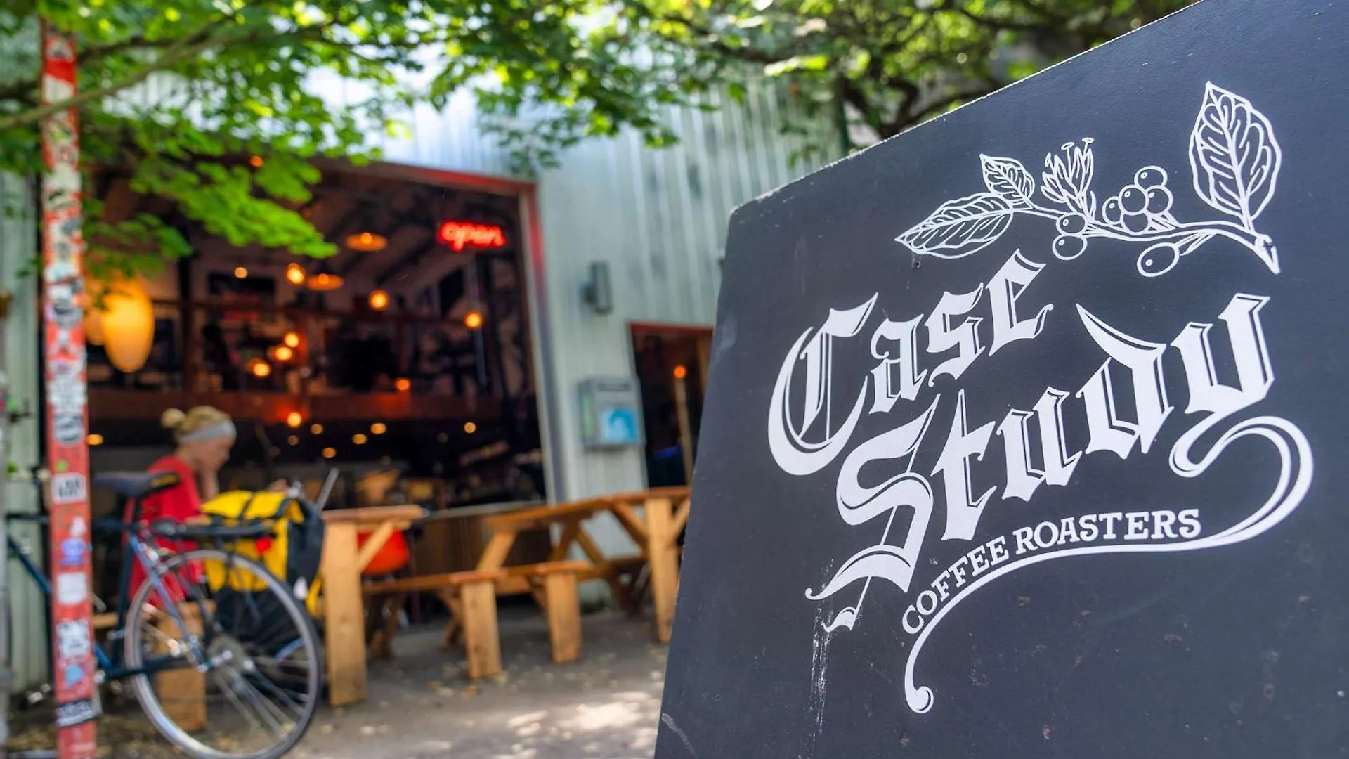 Stay Portland - The Graffiti Alley Tiny House - Food, Art & Beer Apartment